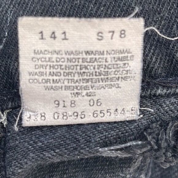 Levi's Vintage 1996 551 Union Flag Black Cut Off Denim Shorts Size 8 - Picture 6 of 7